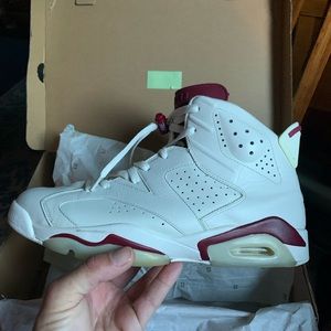 Air jordan retro 6 maroon